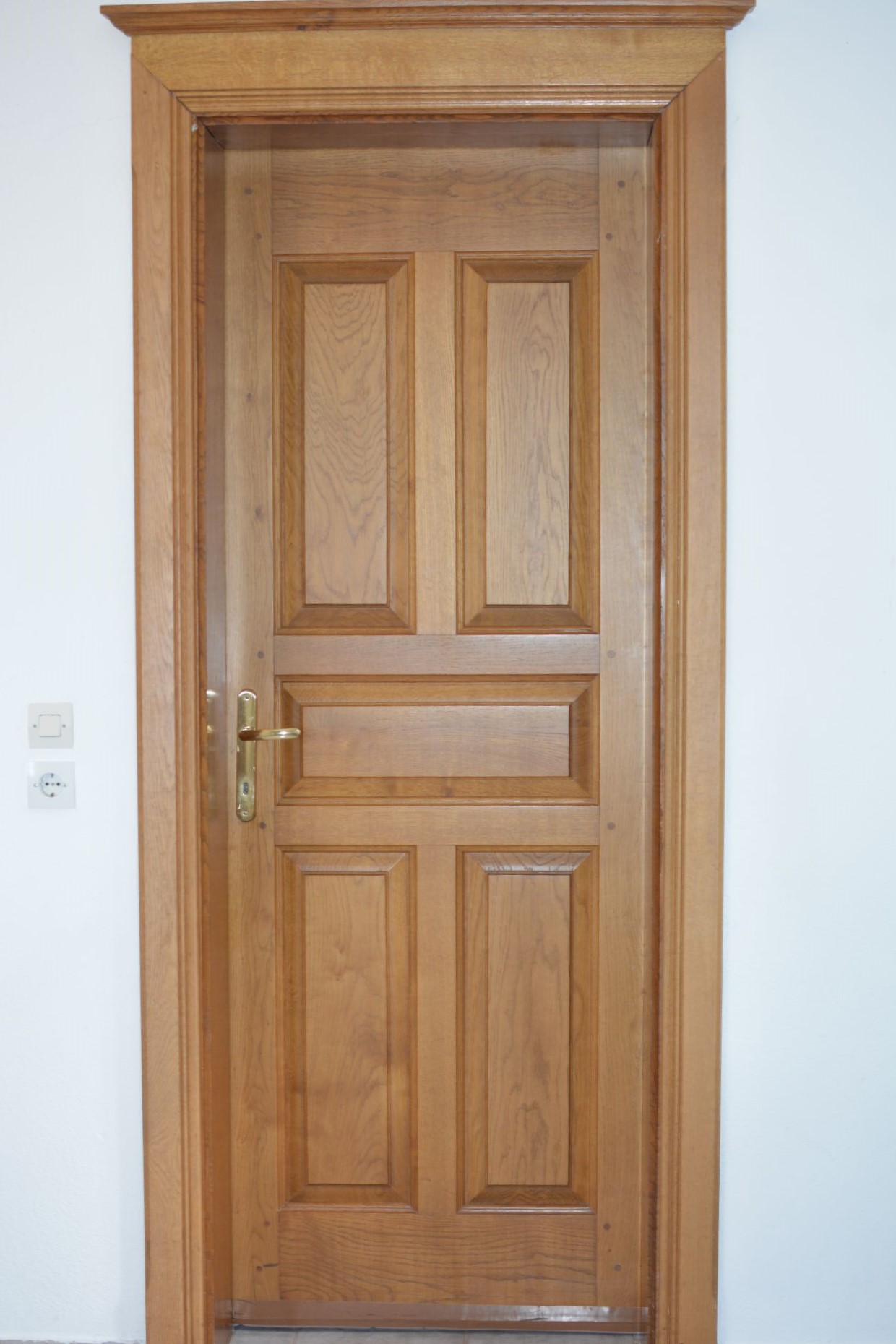 Woodcarved doors windows Woodcarved doors windows