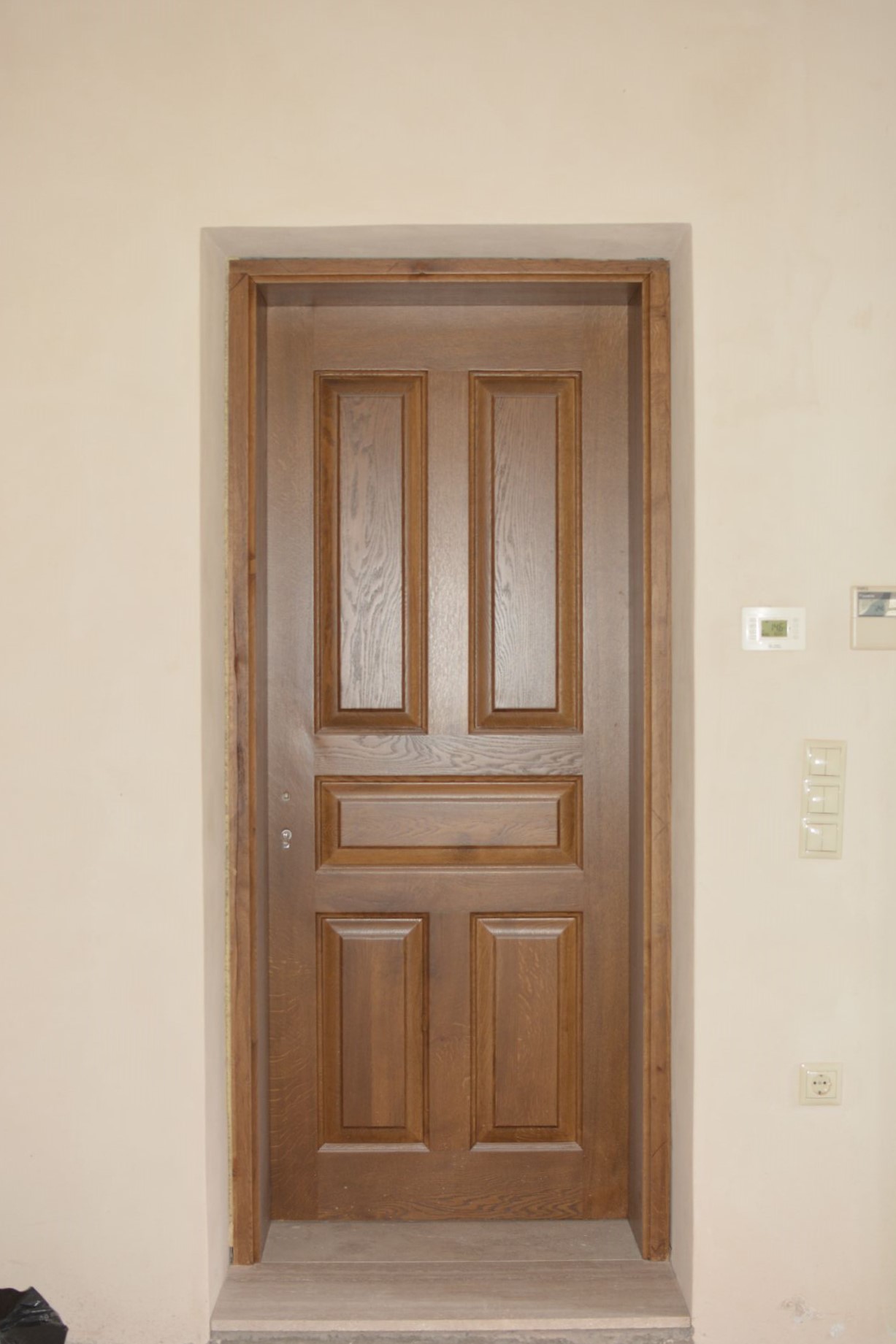 Woodcarved doors windows Woodcarved doors windows